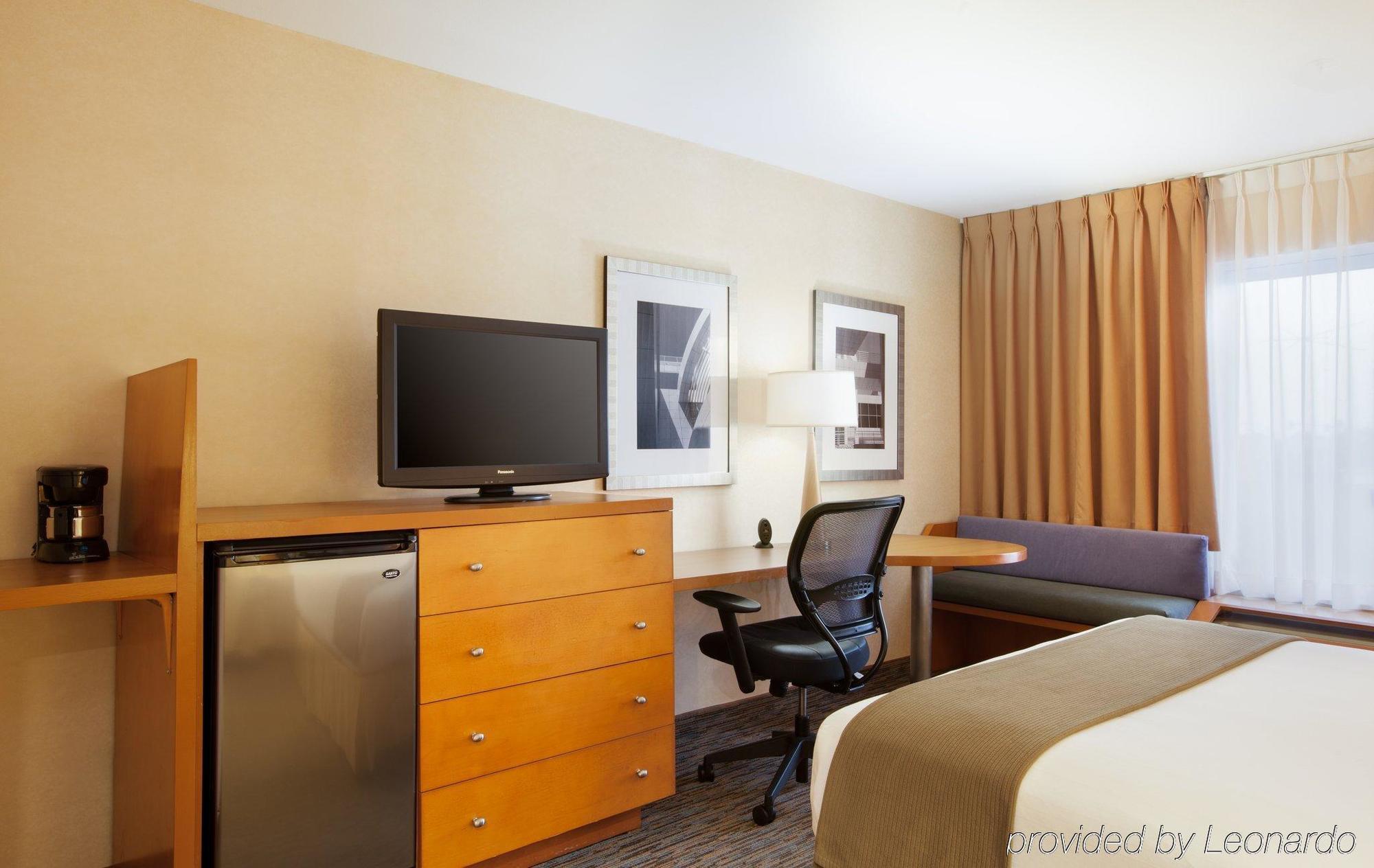 Holiday Inn Express West Los Angeles By Ihg Екстериор снимка