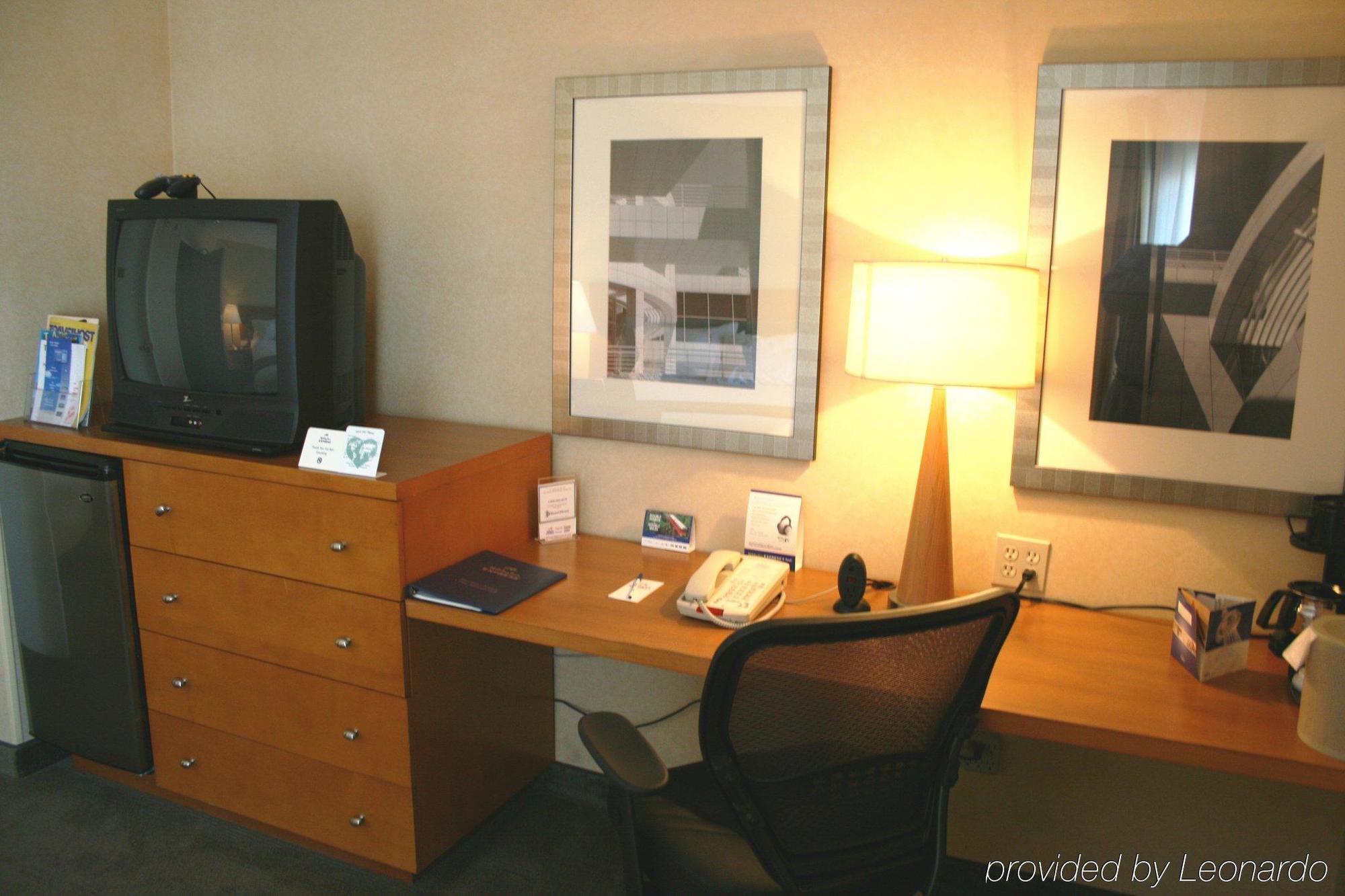 Holiday Inn Express West Los Angeles By Ihg Екстериор снимка