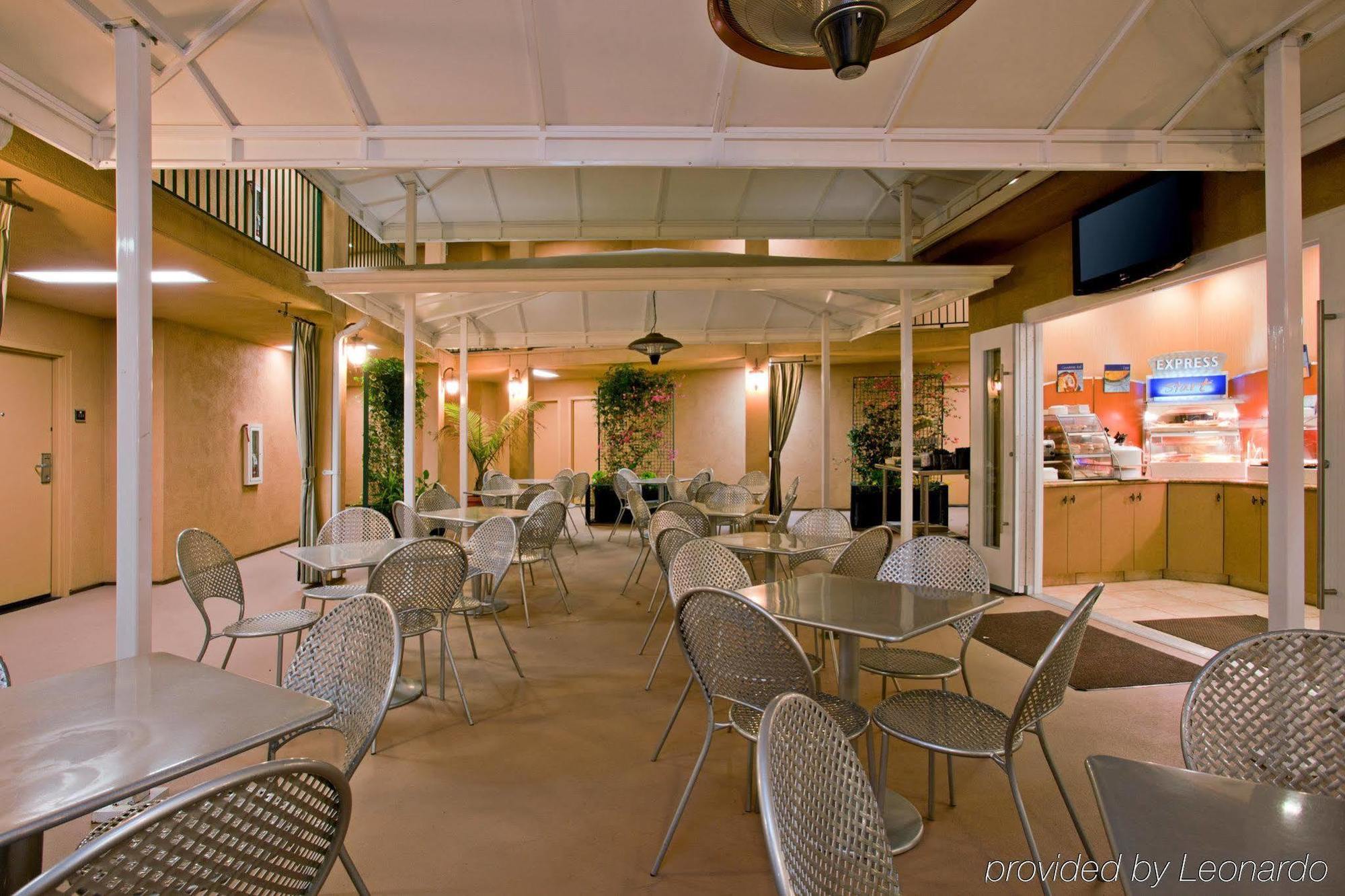Holiday Inn Express West Los Angeles By Ihg Екстериор снимка