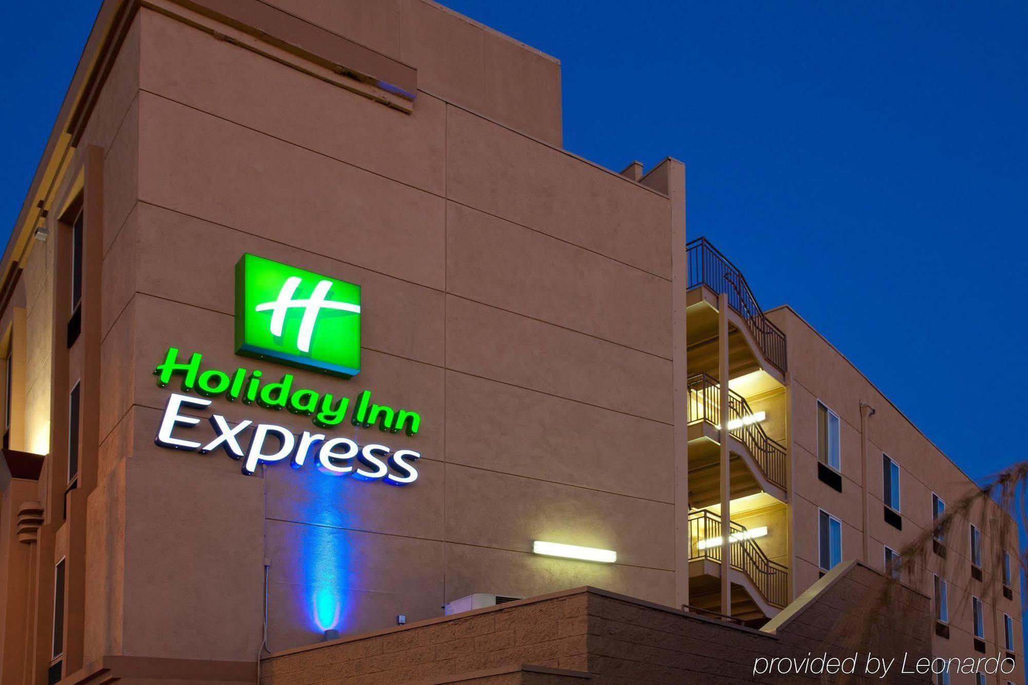 Holiday Inn Express West Los Angeles By Ihg Екстериор снимка