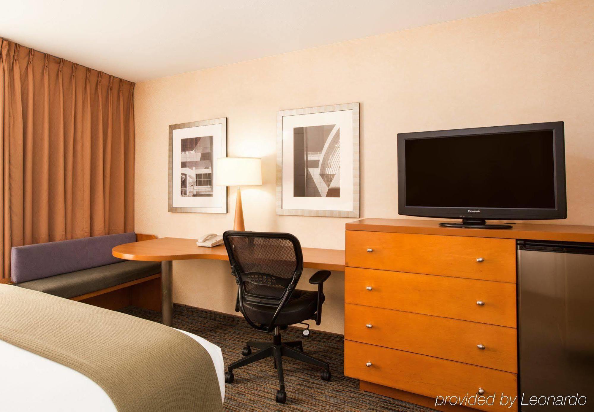 Holiday Inn Express West Los Angeles By Ihg Екстериор снимка