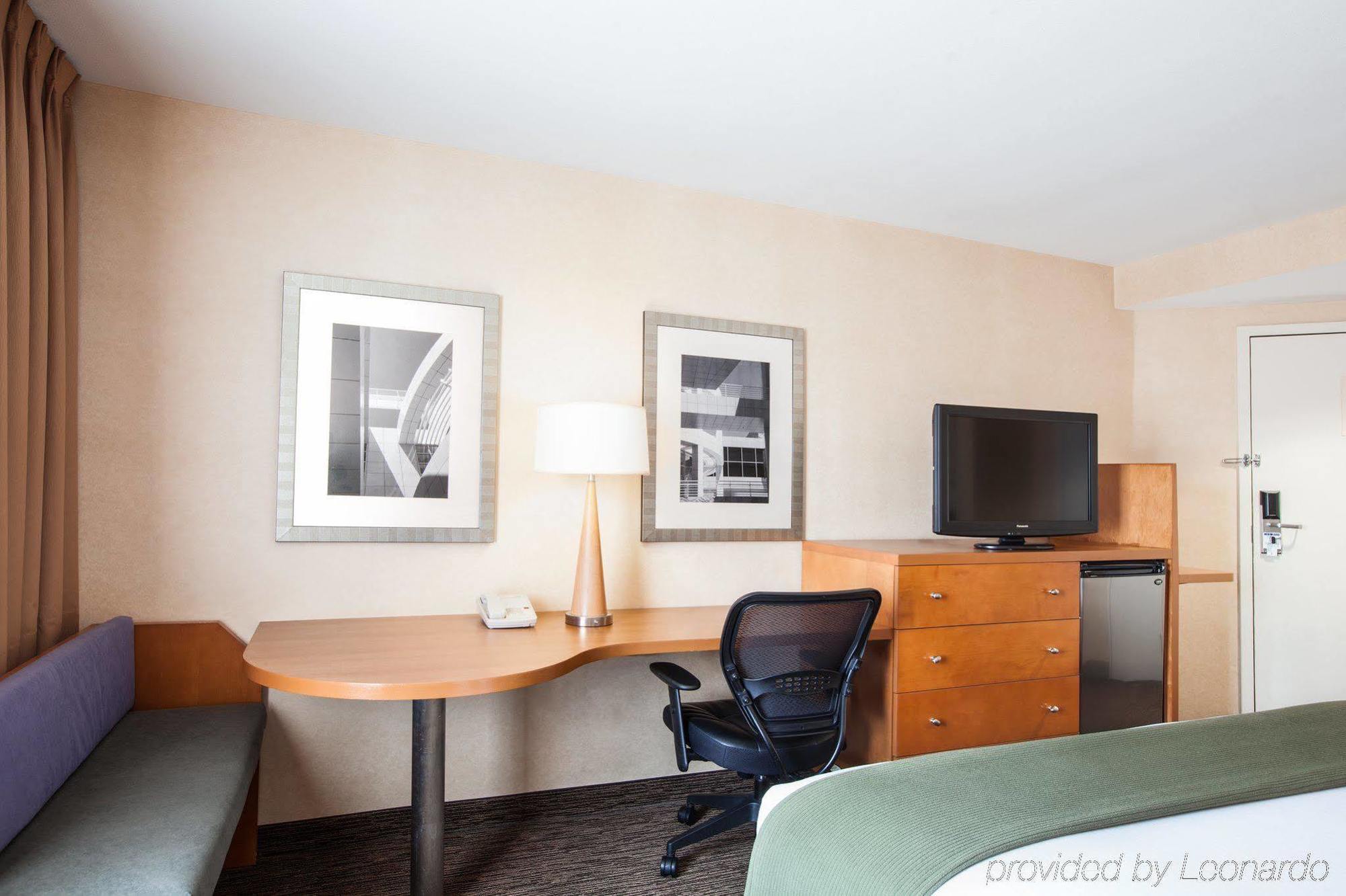 Holiday Inn Express West Los Angeles By Ihg Екстериор снимка