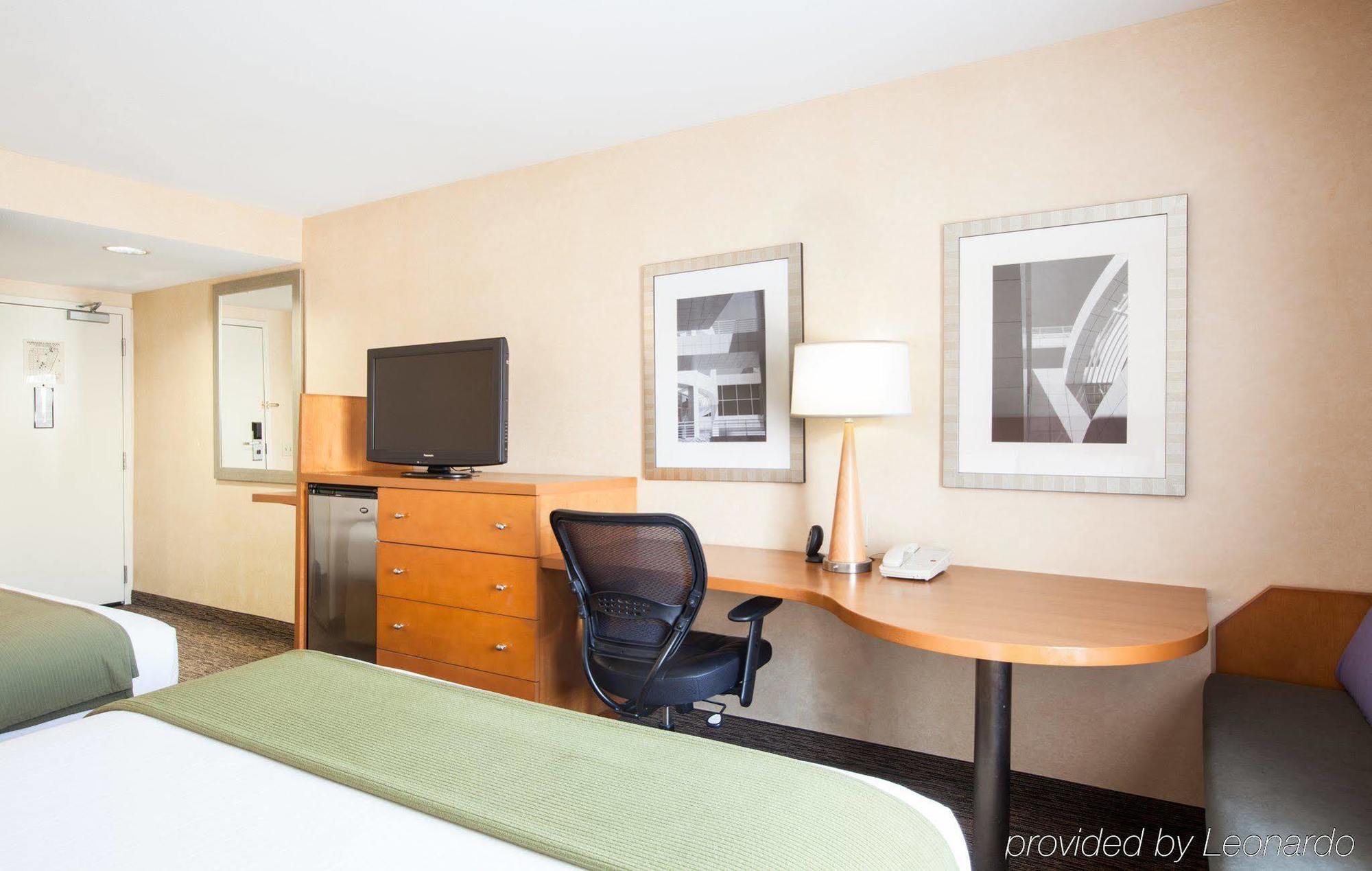 Holiday Inn Express West Los Angeles By Ihg Екстериор снимка