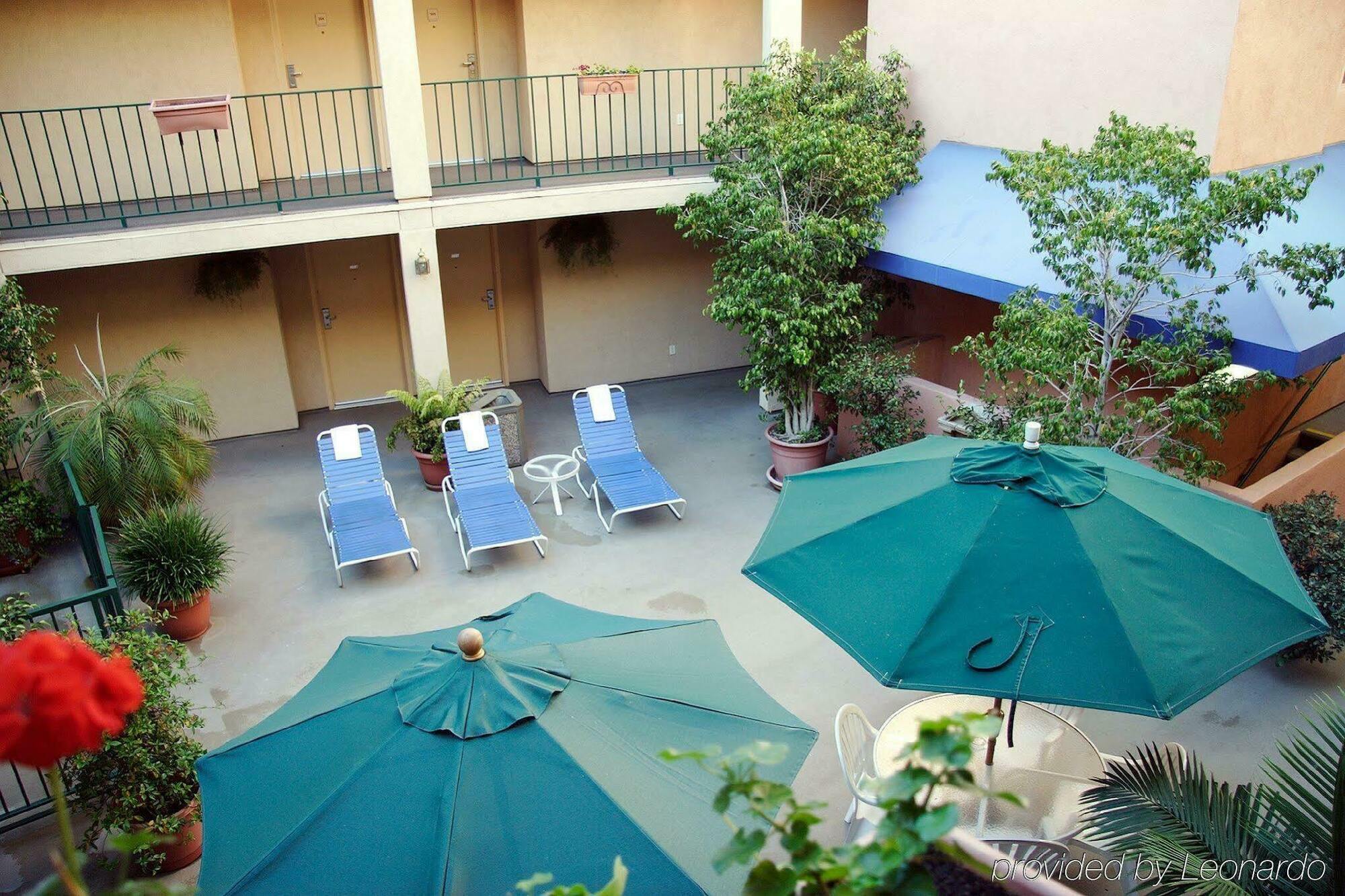 Holiday Inn Express West Los Angeles By Ihg Екстериор снимка